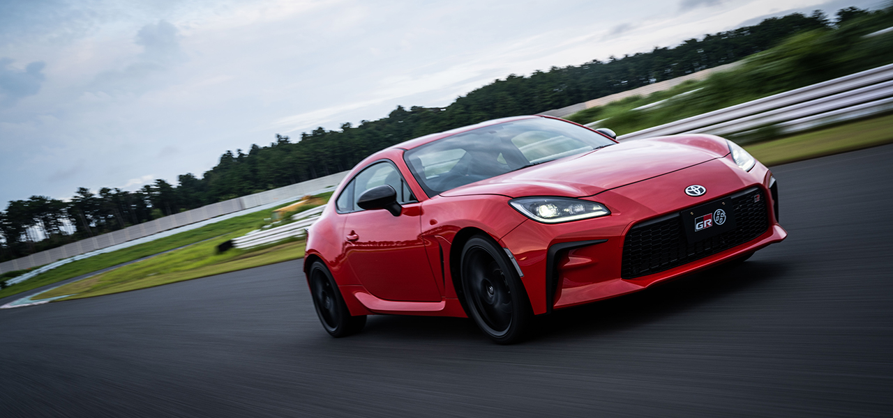 異なるテイストのスポーツカーに進化──新型トヨタ86 & スバルBRZ(プロトタイプ)に試乗|TOYOTA