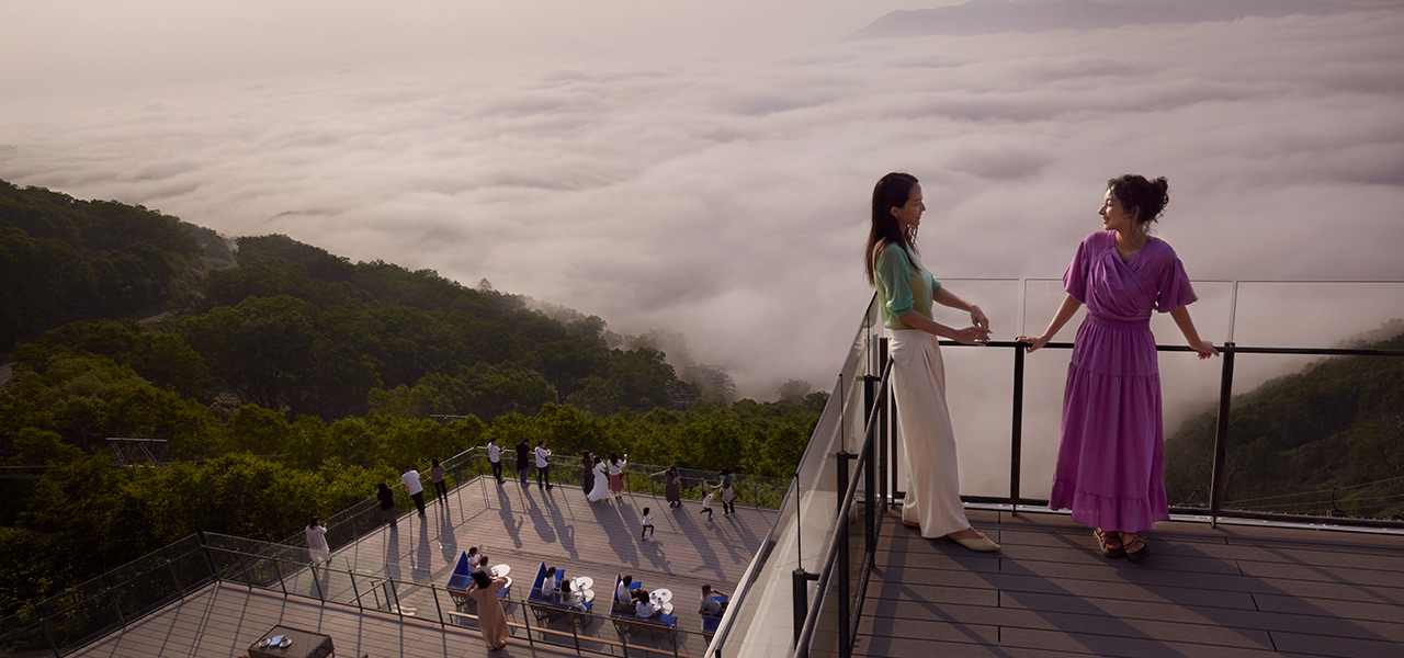 雄大な景色を見渡たす「雲海テラス」がリニューアルオープン｜Hoshino Resorts TOMAMU