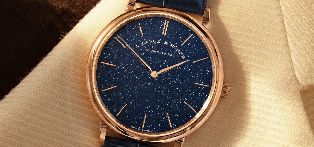 ゴールドストーンが煌くダイアルを搭載した「サクソニア・フラッハ」|A. LANGE & SÖHNE