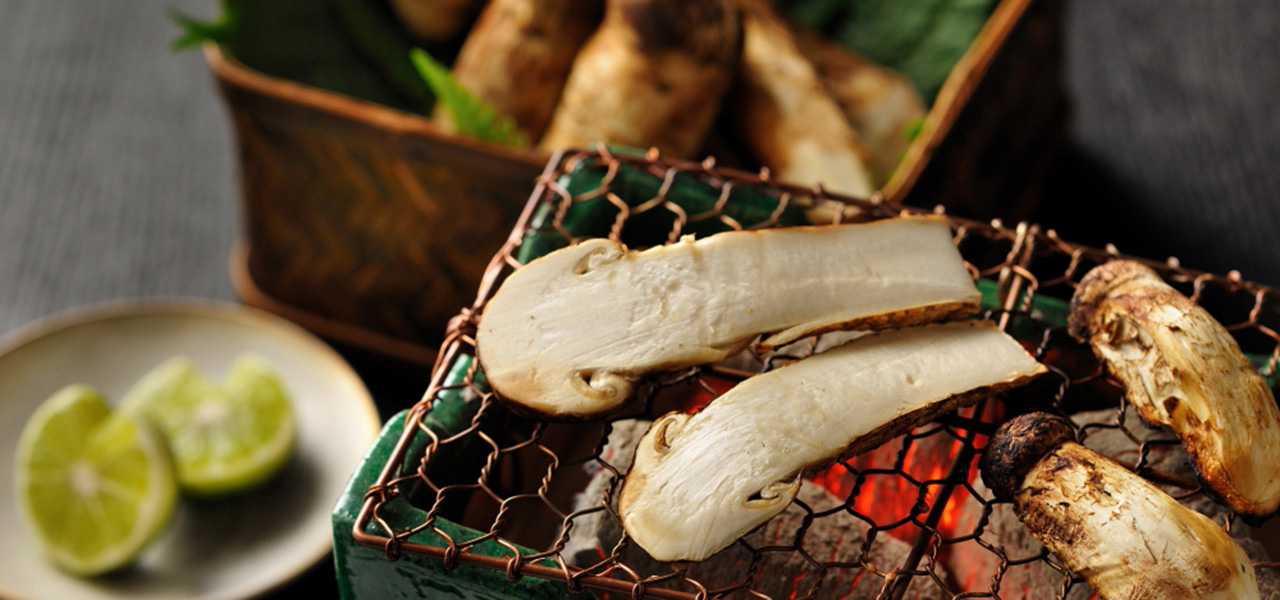 秋、この時期だけの極上贅沢。星のや軽井沢の「松茸とシャンパーニュを堪能する優雅なひととき」|TRAVEL