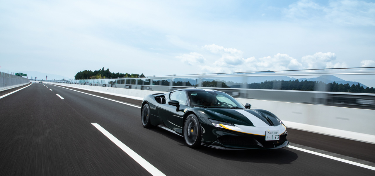 まさに天国に行くような気分にしてくれるスーパーカー──フェラーリ史上最強のロードカー「SF90」に試乗|Ferrari