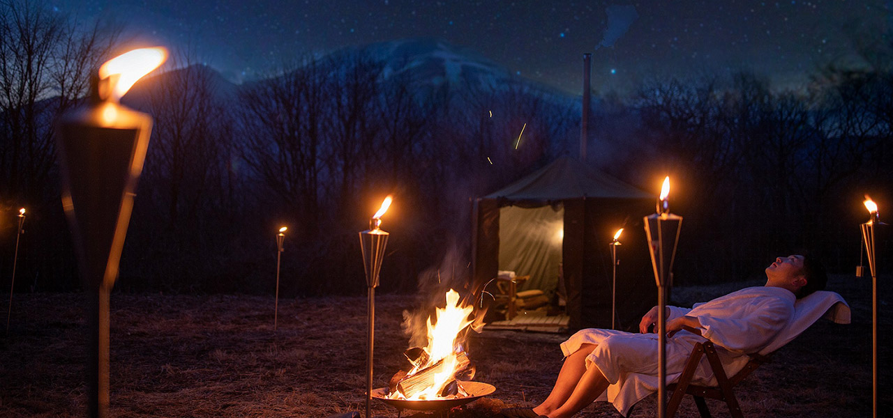 「星のや軽井沢」が、浅間山を望む高台で景色とサウナを満喫する 「冬の寒暁(かんぎょう)サウナ」を実施|TRAVEL