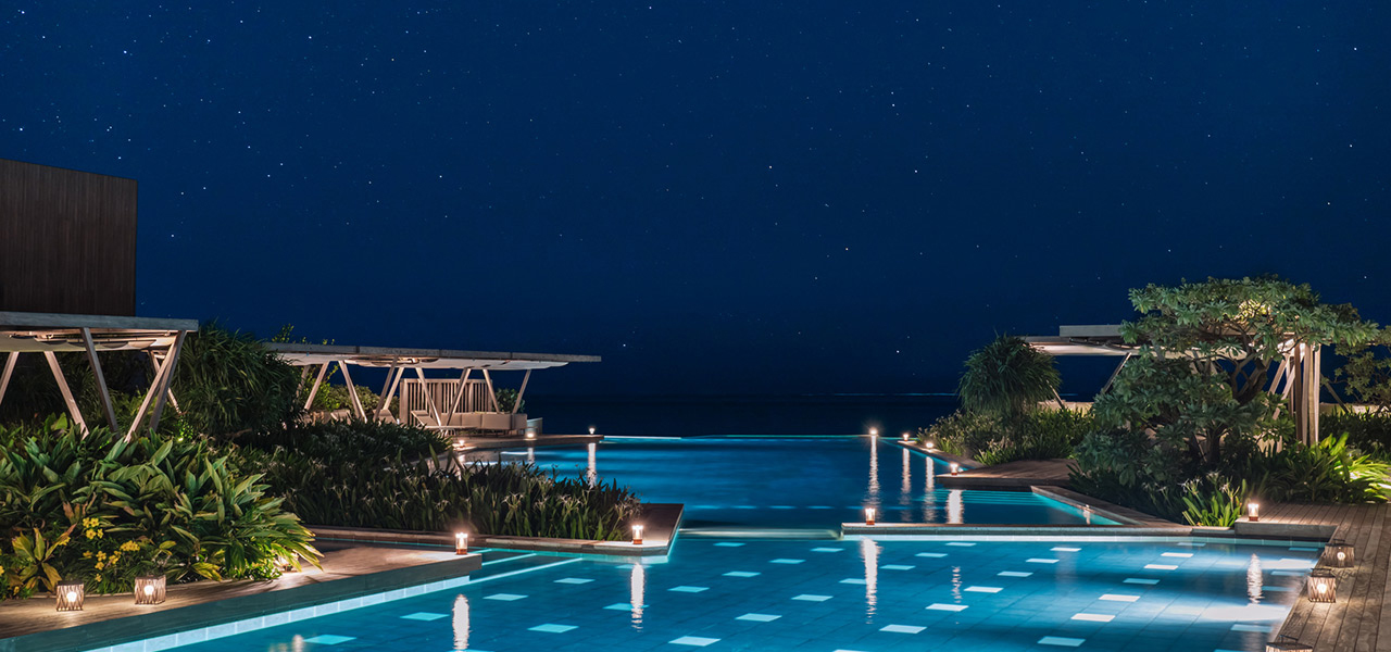 沖縄ステイの新常識!?　真冬でも温かい「星空ホットプール」で、空と海と一体になる！｜HOSHINOYA Okinawa