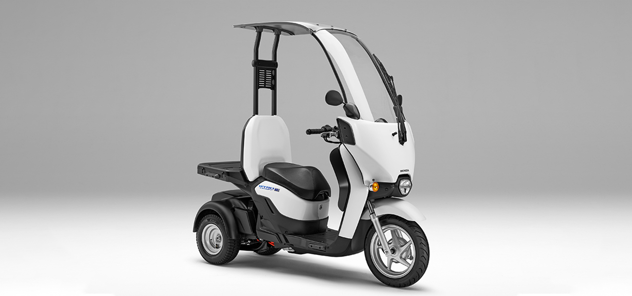 新型交換式バッテリーを搭載した法人向け電動三輪スクーター|HONDA