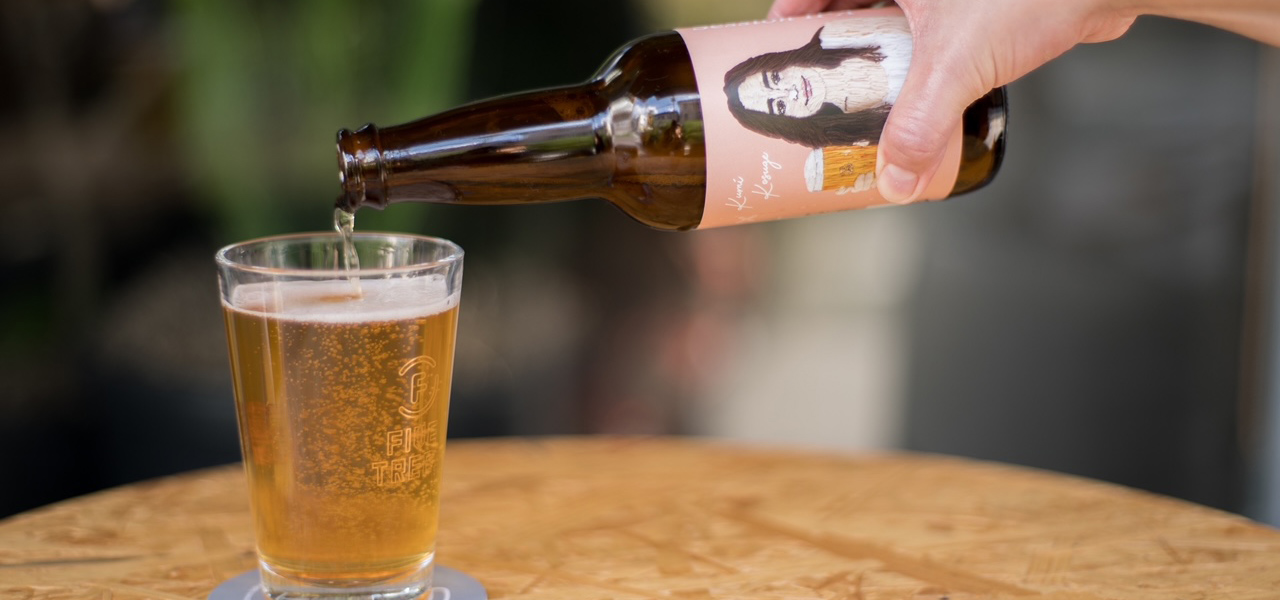 刺繍作家・小菅くみの個展開催を記念し、オリジナルラベルのクラフトビールを発売 ｜FIVE TREES