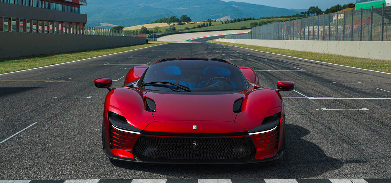 フェラーリ、限定生産のタルガモデル「デイトナSP3」を披露|Ferrari