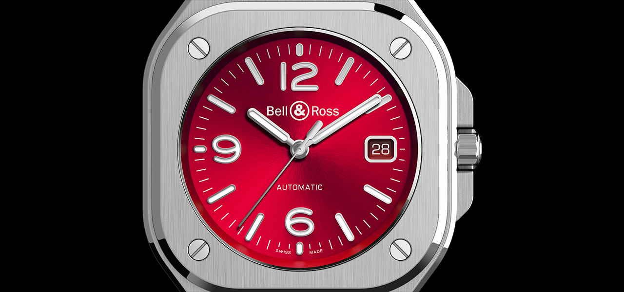 アクセントレッドで、腕元に圧倒的な第一印象を獲得する99本のレアモデル｜Bell & Ross
