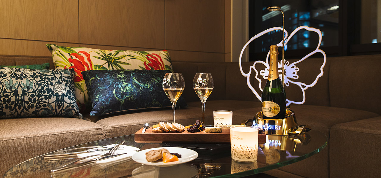 滞在中は「ペリエ ジュエ グランブリュット」がフリーフロー。「キンプトン新宿東京」でその官能的な味わいを徹底的に楽しむ!|Kimpton Shinjuku Tokyo