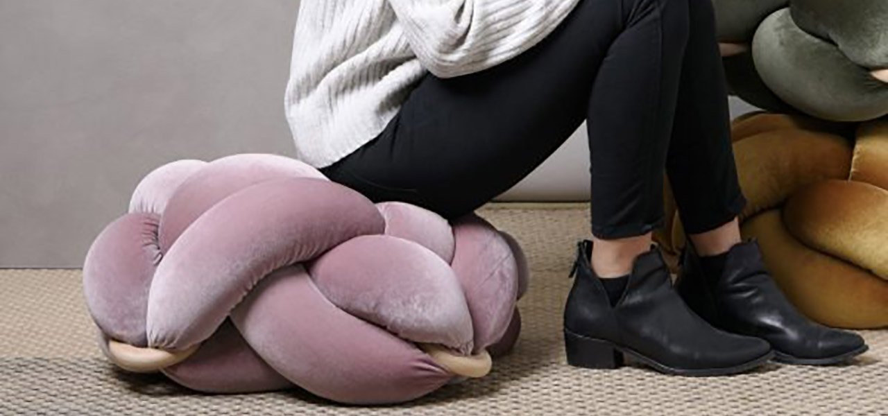 心地よく、見た目も楽しく。Knot Studioから、ちょっと不思議な形のインテリア家具が登場