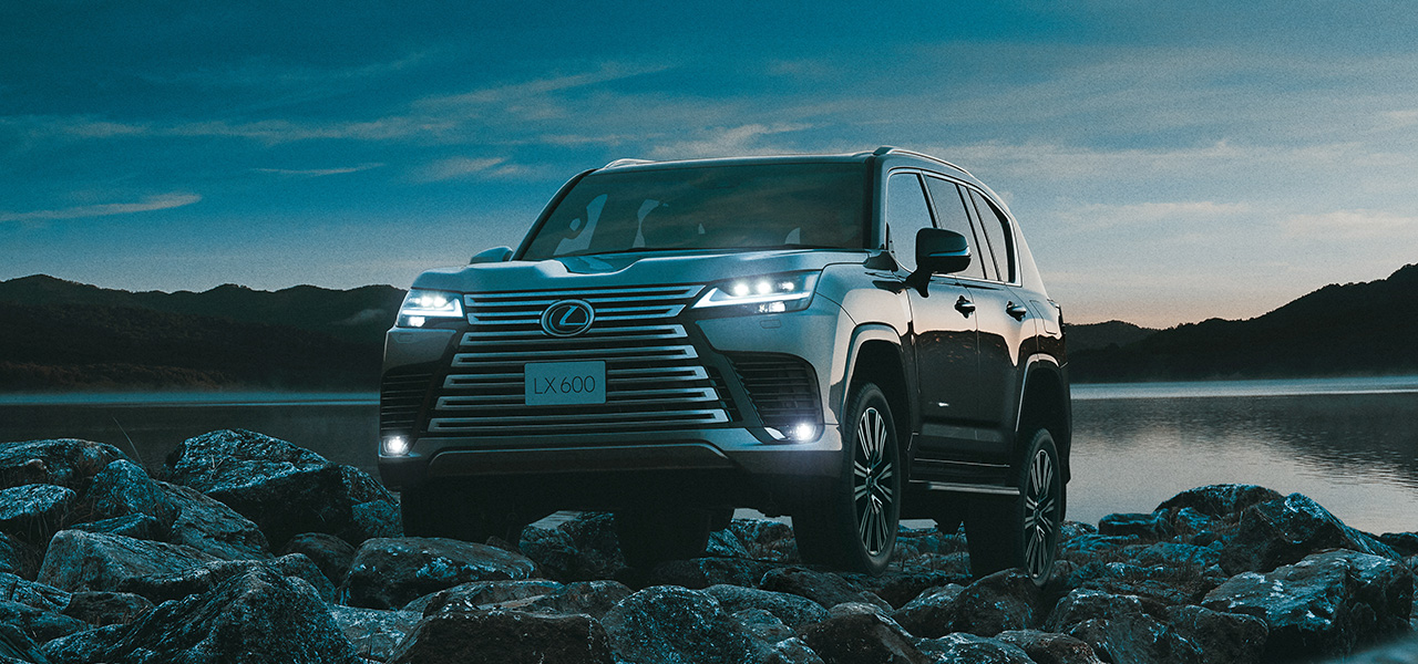 開発コンセプトは「世界中のどんな道でも楽に上質に」──レクサスのフラッグシップSUV、新型「LX」が発売|LEXUS