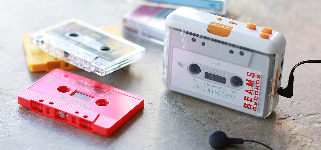 レトロ·フューチャーなデザインが目を惹く、スケルトンタイプのカセットプレイヤー ｜BEAMS RECORDS