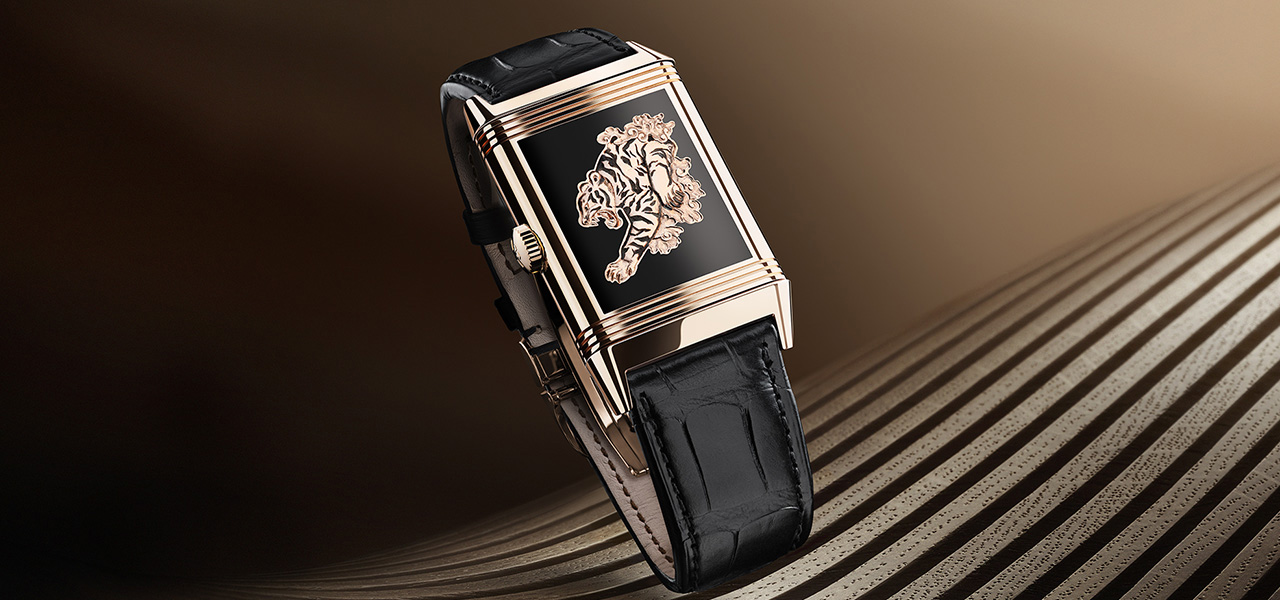 グラン・フー・エナメルの上にエングレーブ。超絶技巧のレベルソ“寅”モデル｜JAEGER-LECOULTRE
