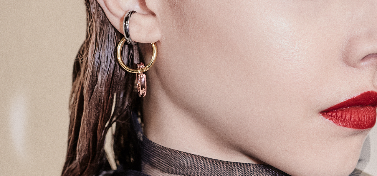 カルティエとsacaiの阿部千登勢による限定コレクションが2022年夏に先行発売｜CARTIER