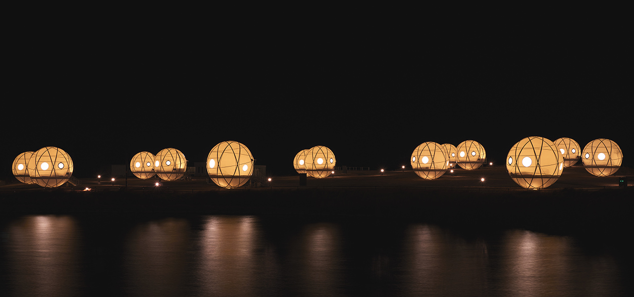 光る球体テントや充実したアクティビティも!福岡に“泊まれる公園”がオープン|TRAVEL