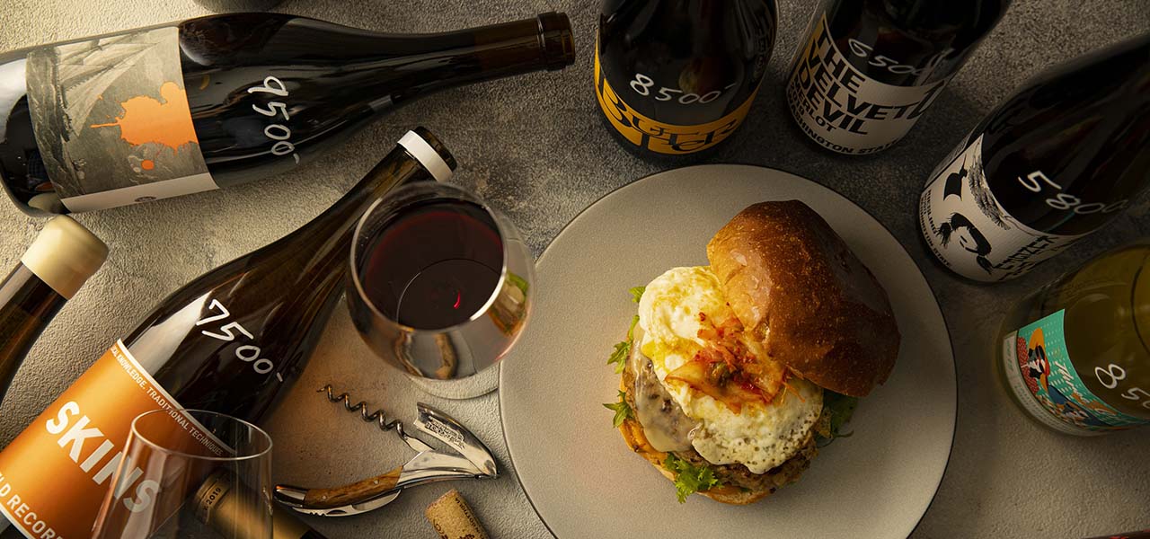 仕事帰りや近所で一杯！ 人気のカフェ＆バーが夕方からスタイリッシュなワインバーに｜Kimpton Shinjuku Tokyo