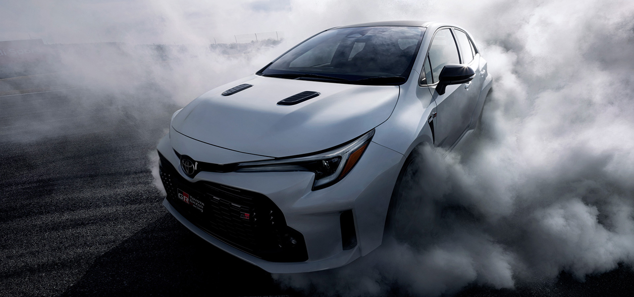 モリゾウこと豊田章男社長の強い思いが結実──1.6リッター3気筒304psのGRカローラ世界初披露｜トヨタ