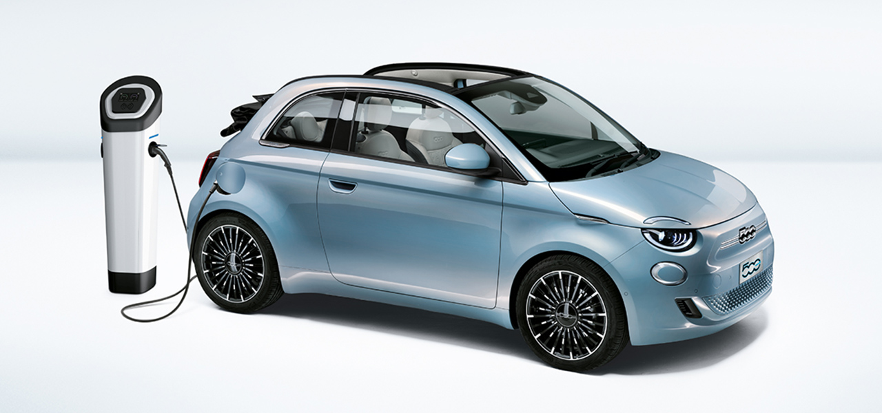 BEVになってもチンクエチェントの遊び心は健在──アイコニックなデザインを受け継いだフィアット初のBEV「500e」が誕生｜FIAT