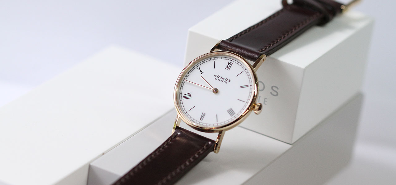 ゴールドカラーのノモス グラスヒュッテショップ限定モデル。秒針のないシンプルな新作｜NOMOS GLASHÜTTE