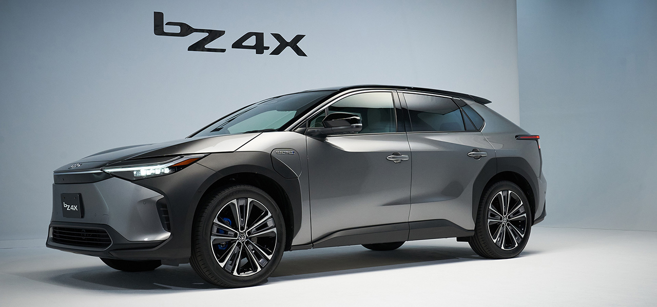 トヨタ初の本格BEV「bZ4X」、5月12日からリースのみで販売開始|TOYOTA