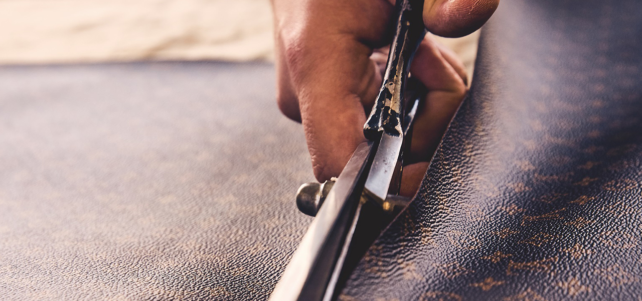 ルイ・ヴィトンのアトリエと職人の匠の技にスポットライトを当てた書籍が登場|LOUIS VUITTON