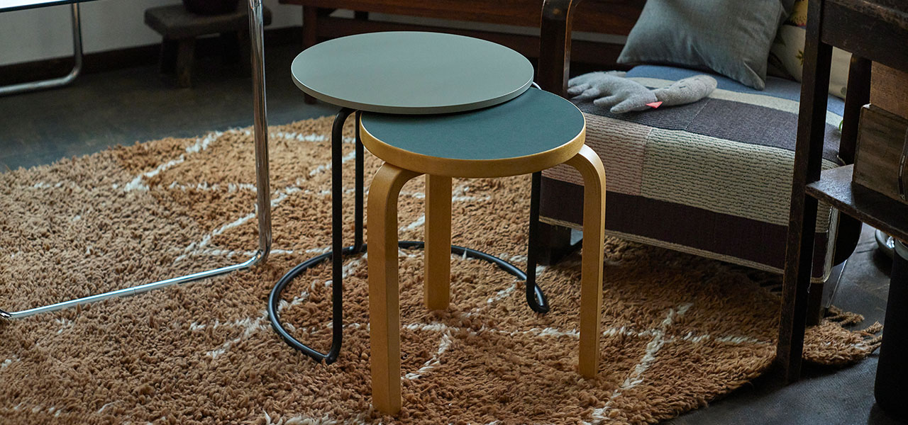 限定20台。90周年を迎える「606 サイドテーブル」が特別カラーで発売｜Artek