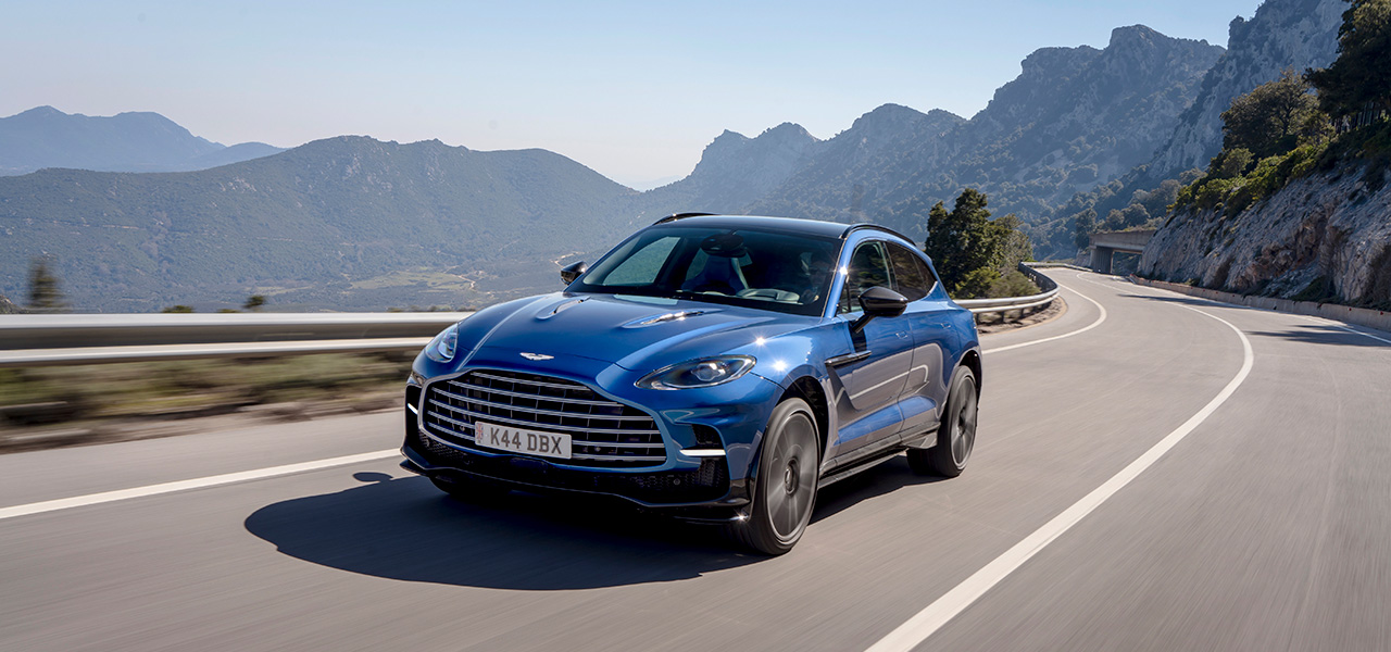 世界でもっともパワフルなSUV「アストンマーティンDBX707」に試乗──オーバー700psのパワーがもたらす走りとは｜ASTON MARTIN