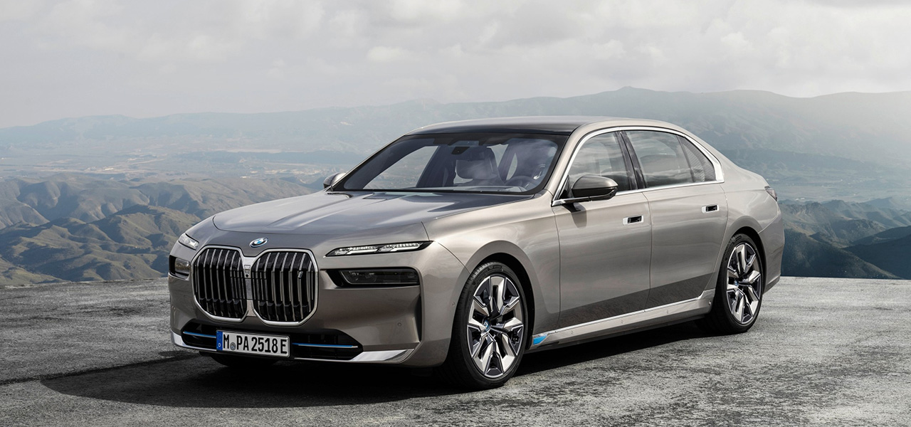 BMWのフラッグシップセダン、新型「 7シリーズ」販売開始──初のBEV「i7」もラインナップ|BMW