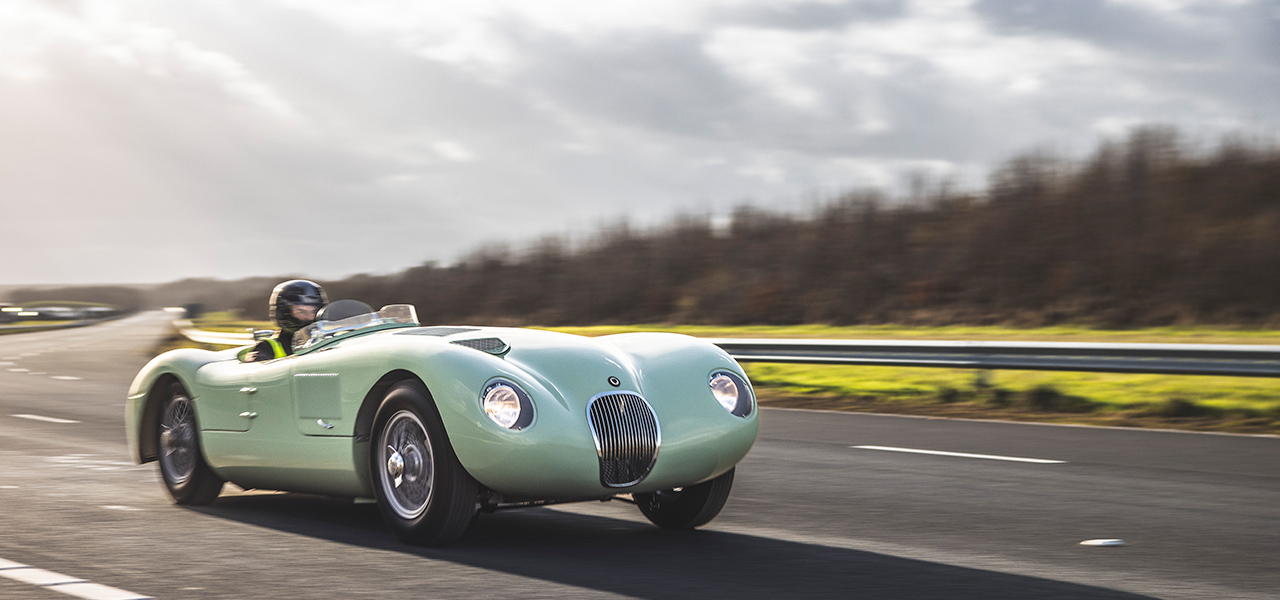 約70年の時を経て新車として蘇る、往年の名車Cタイプ｜Jaguar