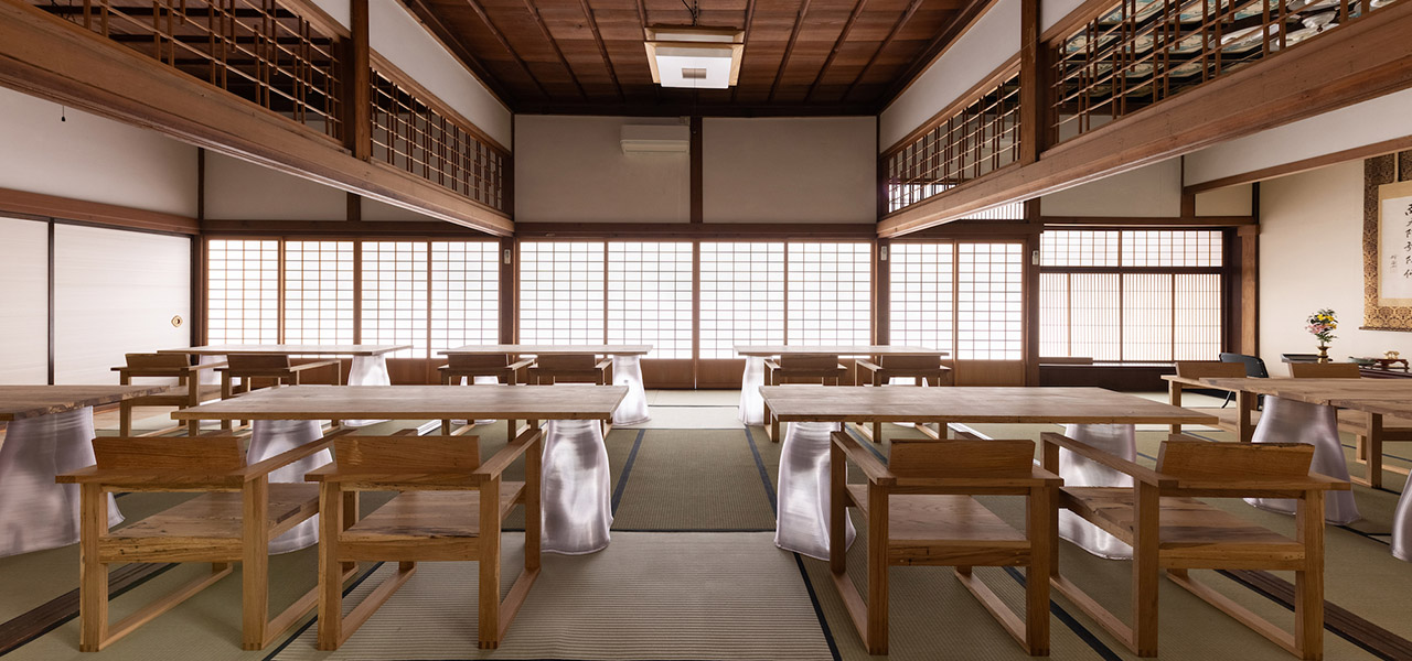 550年の歴史を重ねた名刹で特別な時間を。城端別院善徳寺内を改修したテレワークスペース|LOUNGE