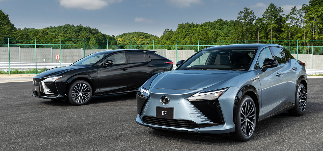 レクサス「RZ」のステアバイワイヤ搭載モデル(プロトタイプ)に試乗──持ち替えなしでハンドル操作が自由自在|LEXUS