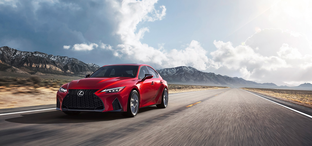 481psの5リッターV8エンジン搭載──IS500が日本導入｜LEXUS