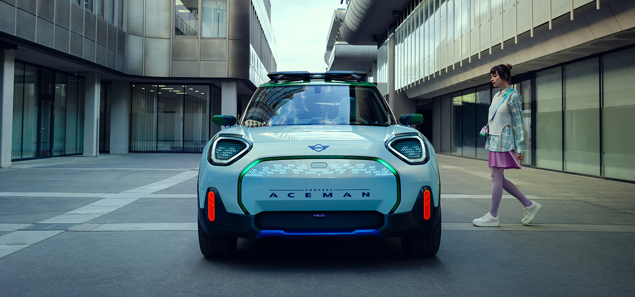 MINIの未来を提示するBEVクロスオーバーコンセプト「コンセプト エースマン」を世界初披露|MINI