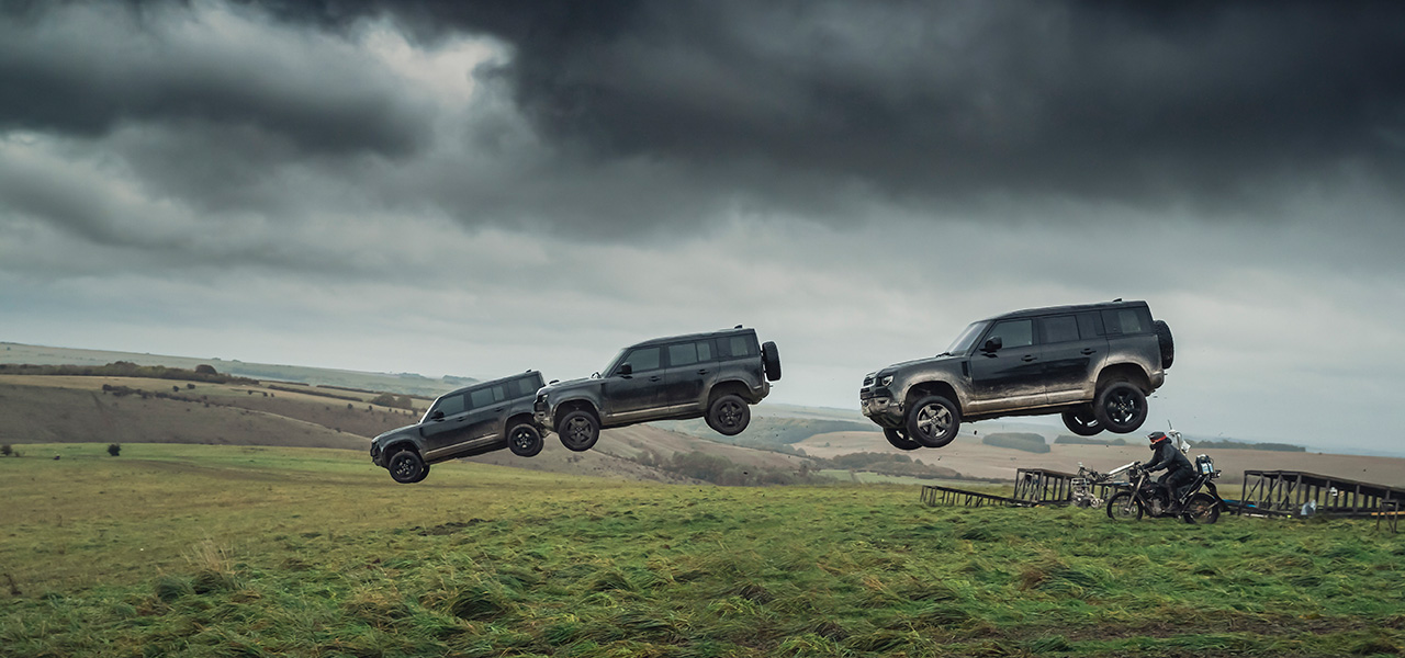 『007/ノー・タイム・トゥ・ダイ』に登場したディフェンダーがチャリティオークションに!|Jaguar Land Rover
