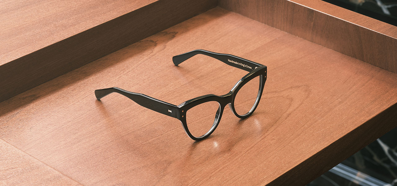 イギリスの革新的アイウェアブランド。現地のショップ限定モデルを特別販売｜CUBITTS