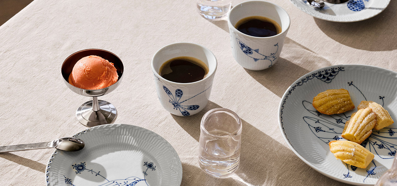 エレガントで遊び心が溢れる食卓に。白磁に描かれた自然の風景｜Royal Copenhagen