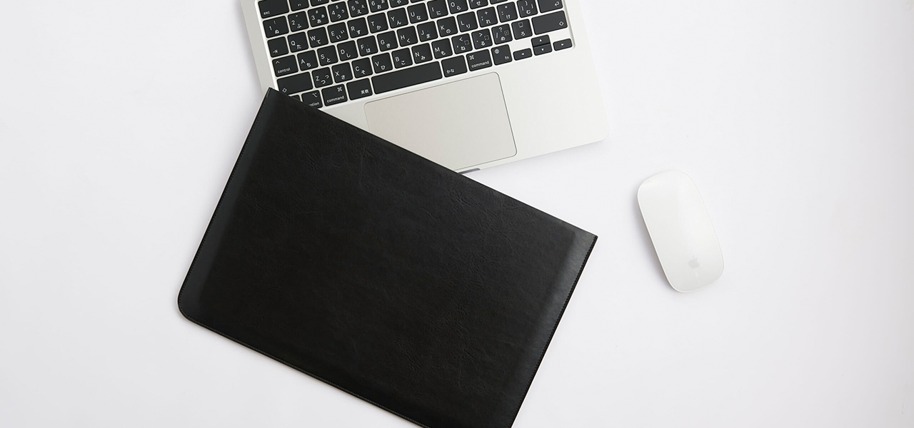 13インチ MacBook Air（M2）モデル用。無駄を削ぎ落としたスリーブケース｜Simplism