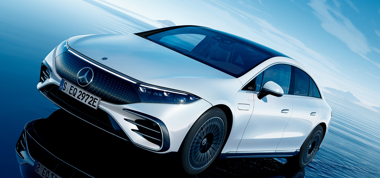 メルセデスの電動ラグジュアリーサルーン「EQS」が発売──五感を通して感じられる次世代のラグジュアリーとは？｜Mercedes Benz