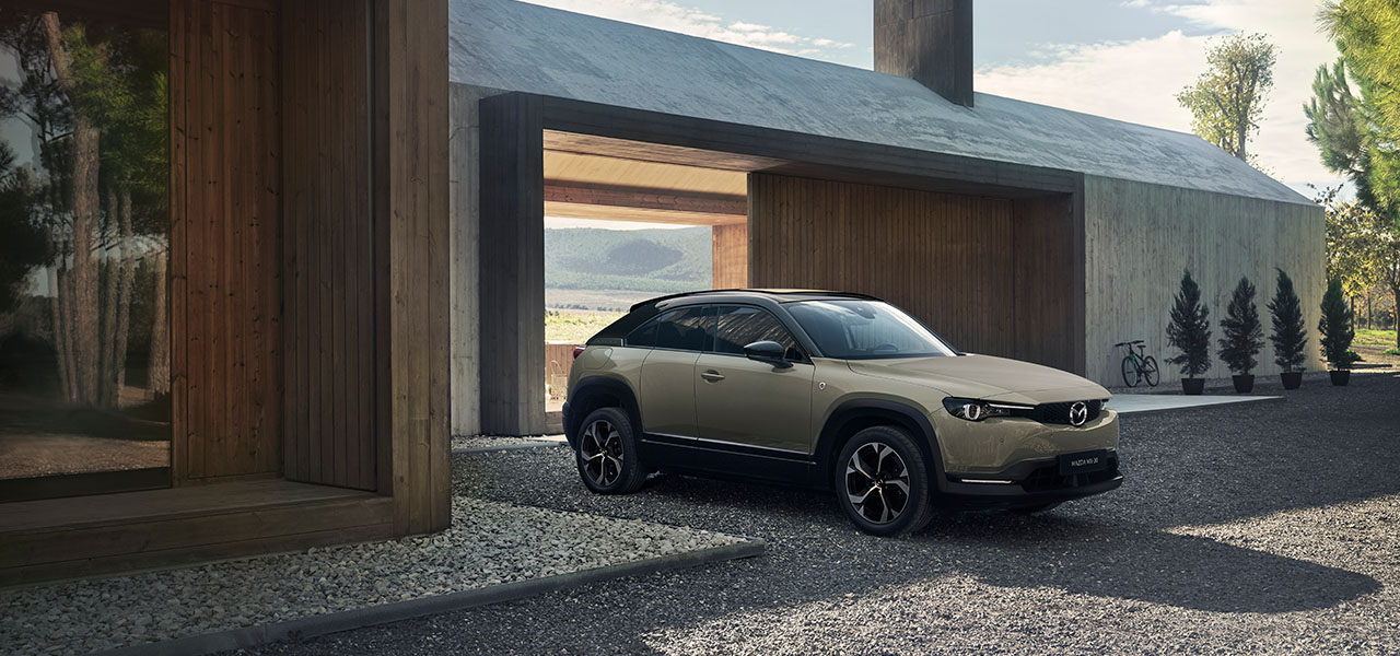 ロータリーエンジンが発電用として復活──マツダ、新型PHEV「MX-30 e-SKYACTIV R-EV」を欧州で初公開｜Mazda