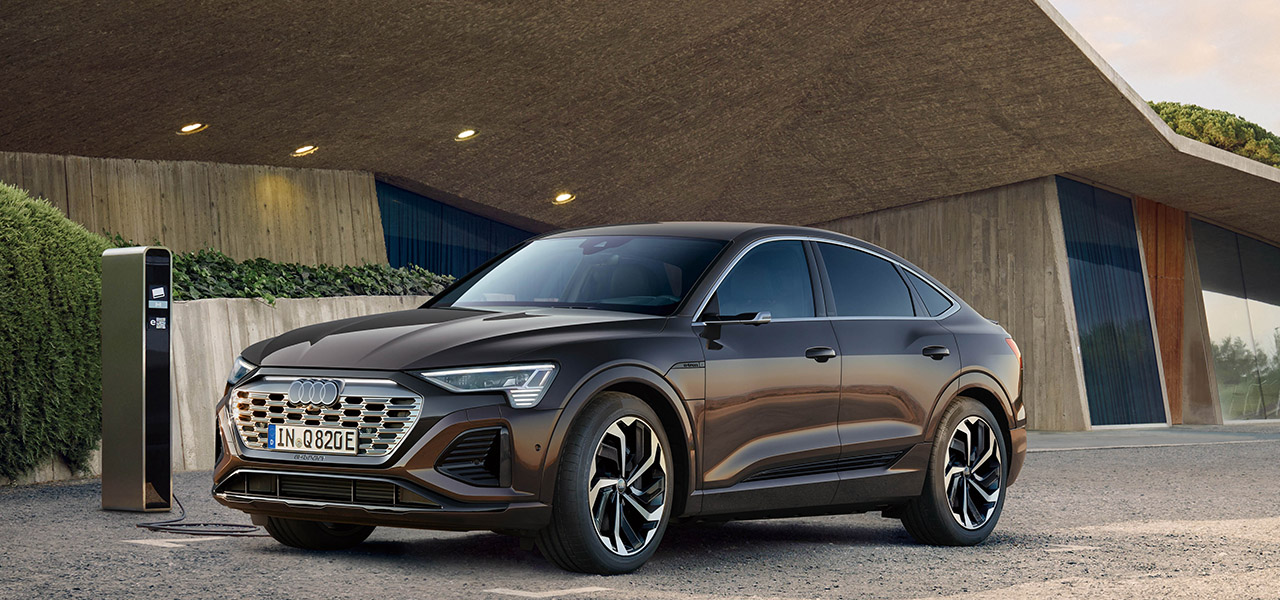 アウディ、電動SUVのフラッグシップモデル「Q8 e-tron」「 Q8スポーツバックe-tron」を発表｜Audi