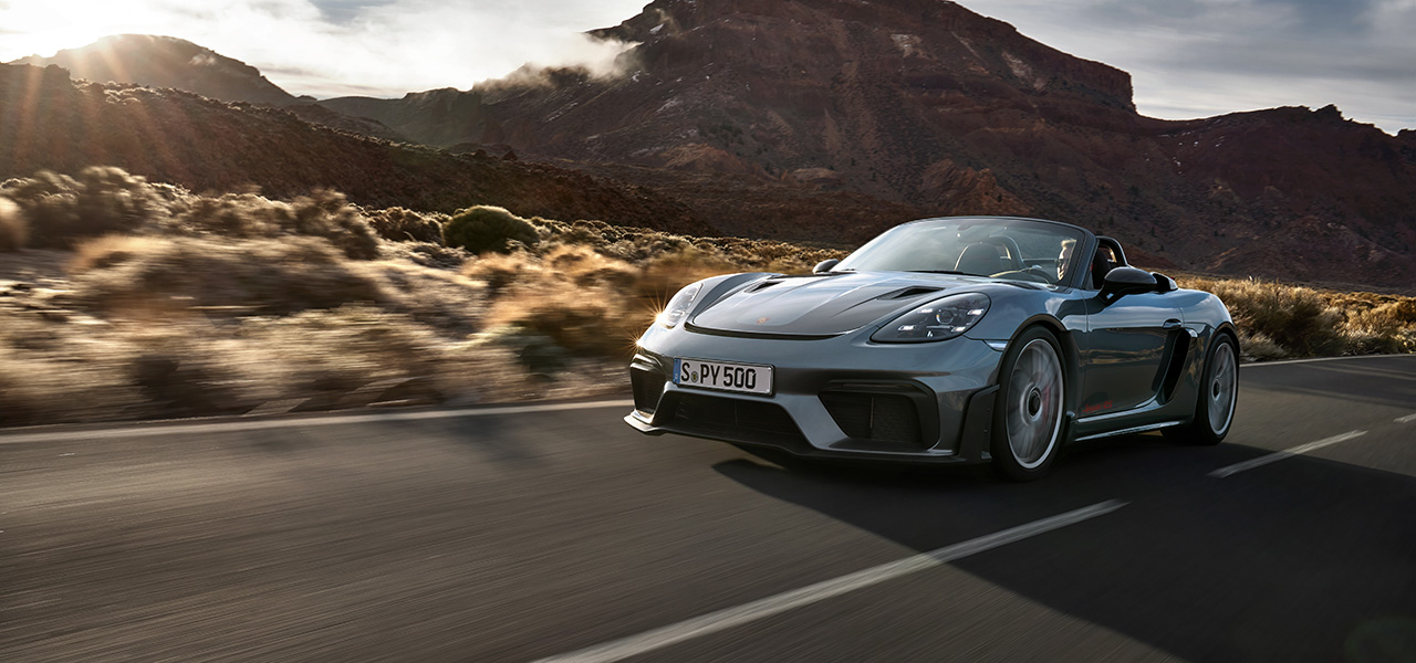 911GT3譲りの心臓を持つ初のミッドシップスパイダー「718スパイダーRS」がデビュー|Porsche