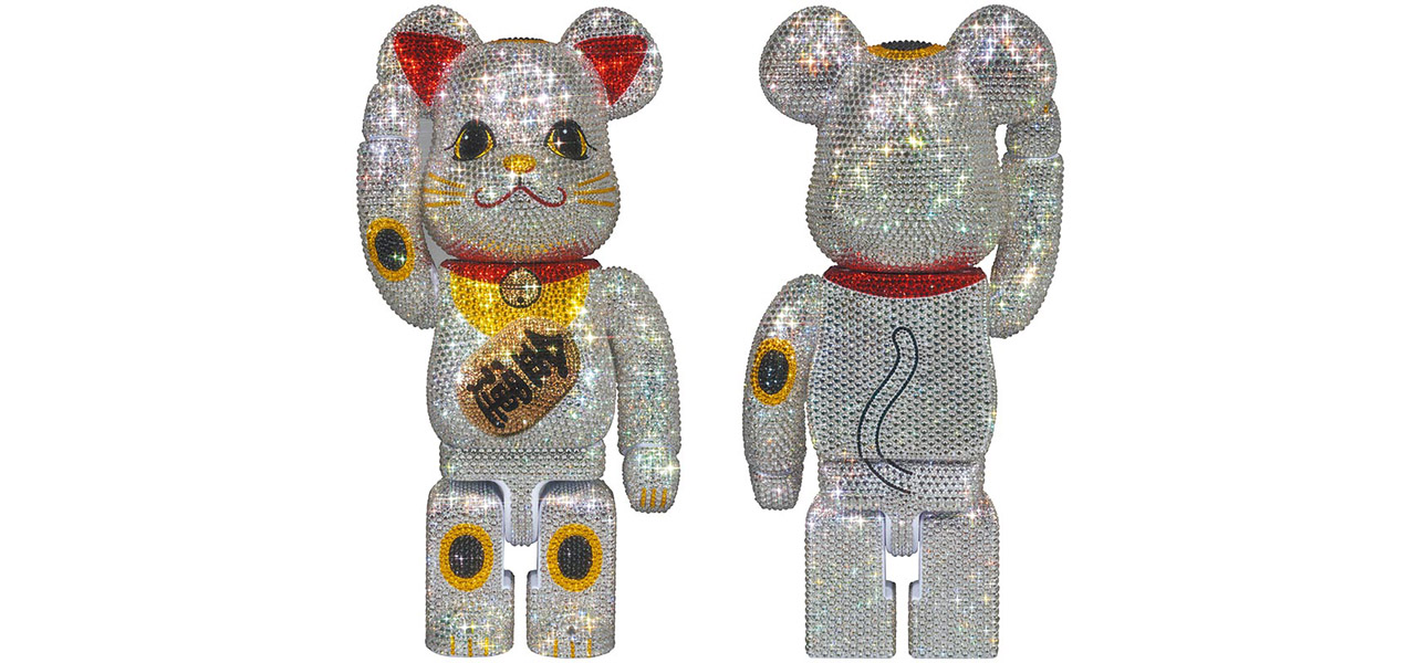 クリスタルを使用し、LIGHTS STYLEがデコレーションした究極の「招き猫」BE@RBRICK | MEDICOM TOY