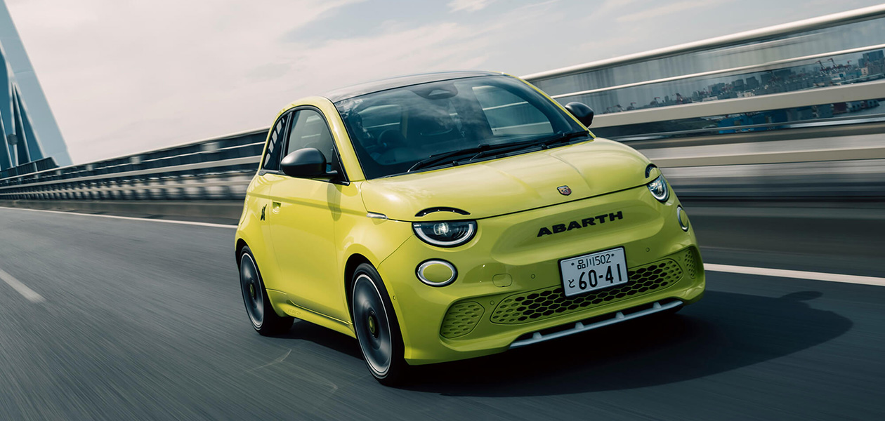 刺激的なエンジンサウンドを楽しめるアバルト初のBEV「アバルト500e」日本上陸|Abarth