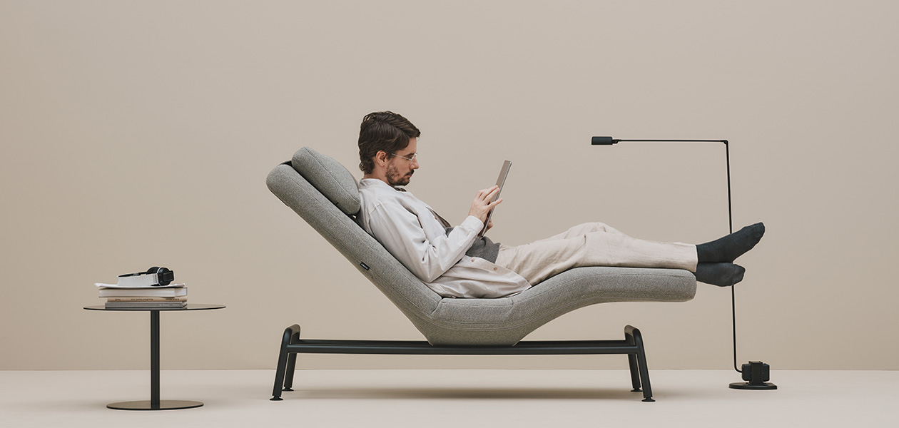 ベンチ、寝椅子、ラウンジチェアと形状が変化。多機能ソファベンチ「BARS」｜&MEDICAL