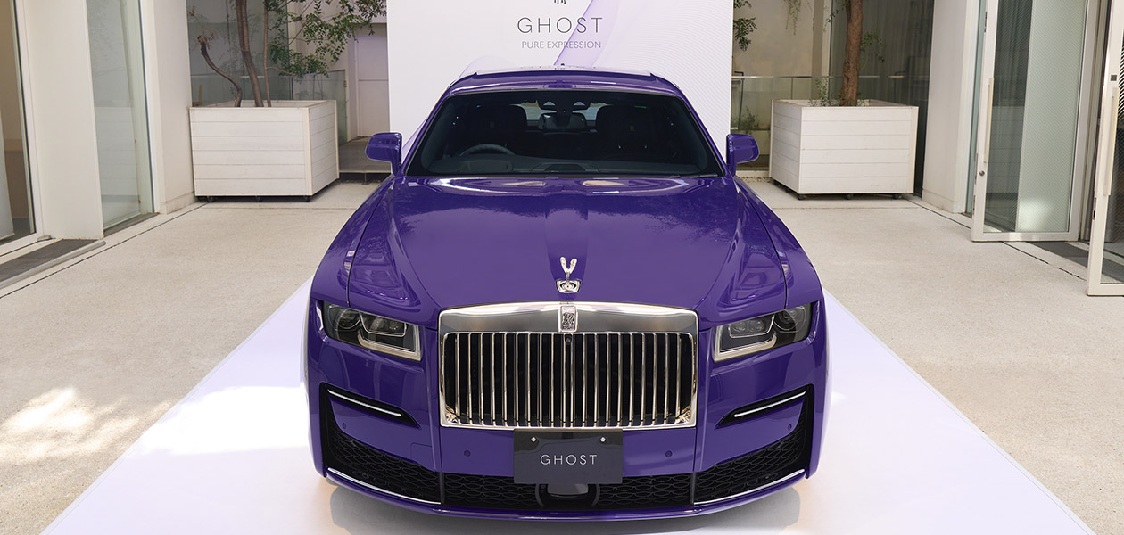 大胆なカラーを纏うロールス・ロイスのビスポークモデルを東京で披露|ROLLS-ROYCE