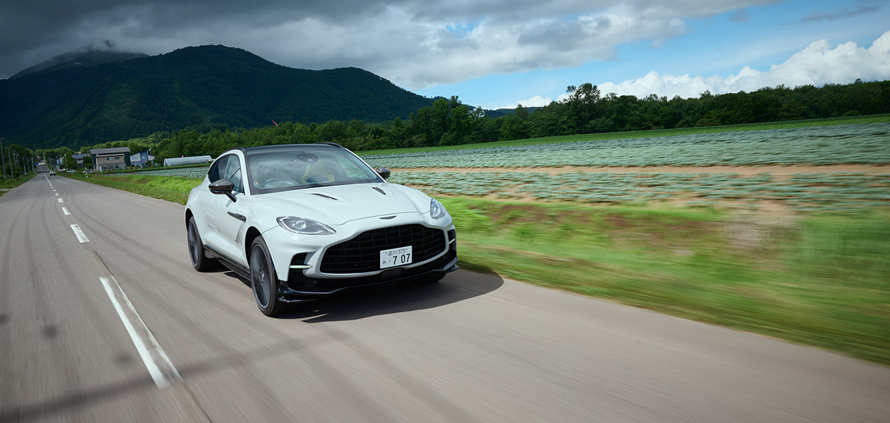 世界で最もパワフルなSUV「アストンマーティンDBX 707」に北海道で試乗｜Aston Martin