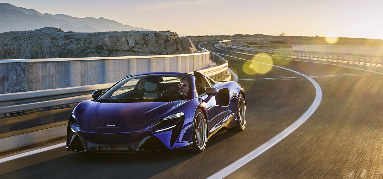 PHEVハイパーカー、アルトゥーラに待望のオープンモデル誕生|McLaren
