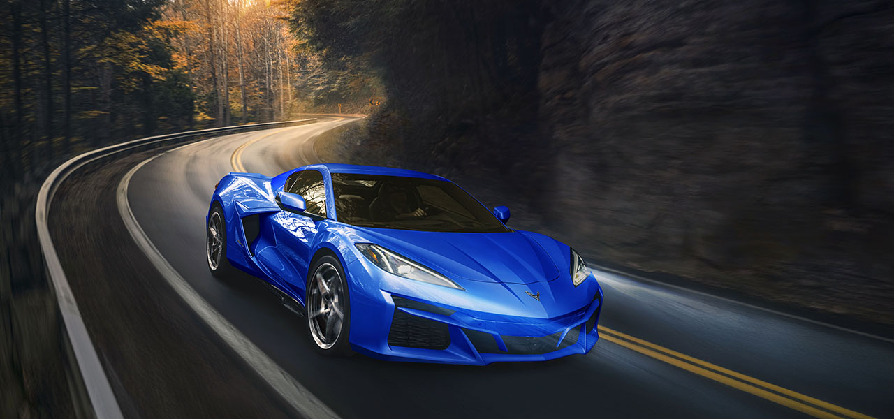 コルベットもついに電動化へ──ハイブリッドAWDモデル「シボレー コルベット E-Ray」がデビュー｜Chevrolet