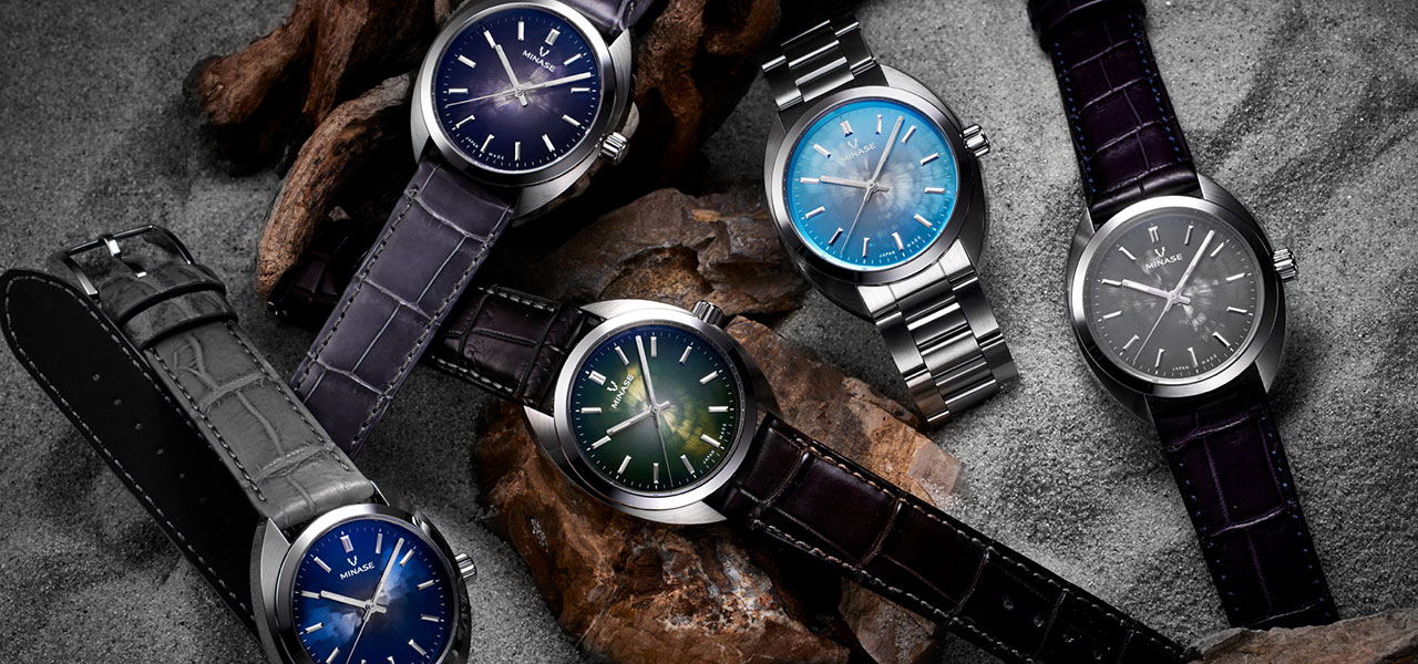 MINASEの雪平文字盤が光と影を操る