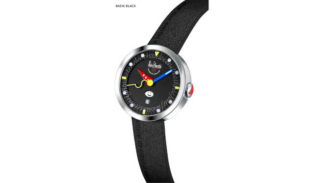 <b>ALAIN SILBERSTEIN｜アラン・シルベスタイン</b>　ベーシック　　サファイアクリスタルに、インデックスのフルスペル表記を刻印。（自動巻き。チタンケース。ラバーベルト）