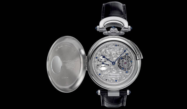 <strong>BOVET｜ボヴェ</strong>  クラシカルな懐中時計を彷彿させるダストカバーを装備した「ボヴェ／フルリエ42 8デイズ・トゥールビヨン・ハンターケース」。文字盤にはカバー同様、きわめて精緻なエングレービングが施されている。３時位置にはブランドロゴの“ロータスフラワー”を模したトゥールビヨン脱進機を搭載。